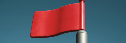 Als je partner dit gedrag vertoont is het risico op vrouwenmoord groot - Landelijk Als je partner dit gedrag vertoont is het risico op vrouwenmoord groot - Landelijk